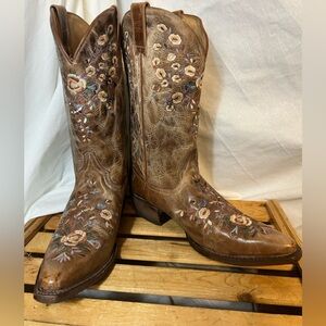 Shyanne Maisie Floral Embordered Women's Western Leather Boots. Size 11M
